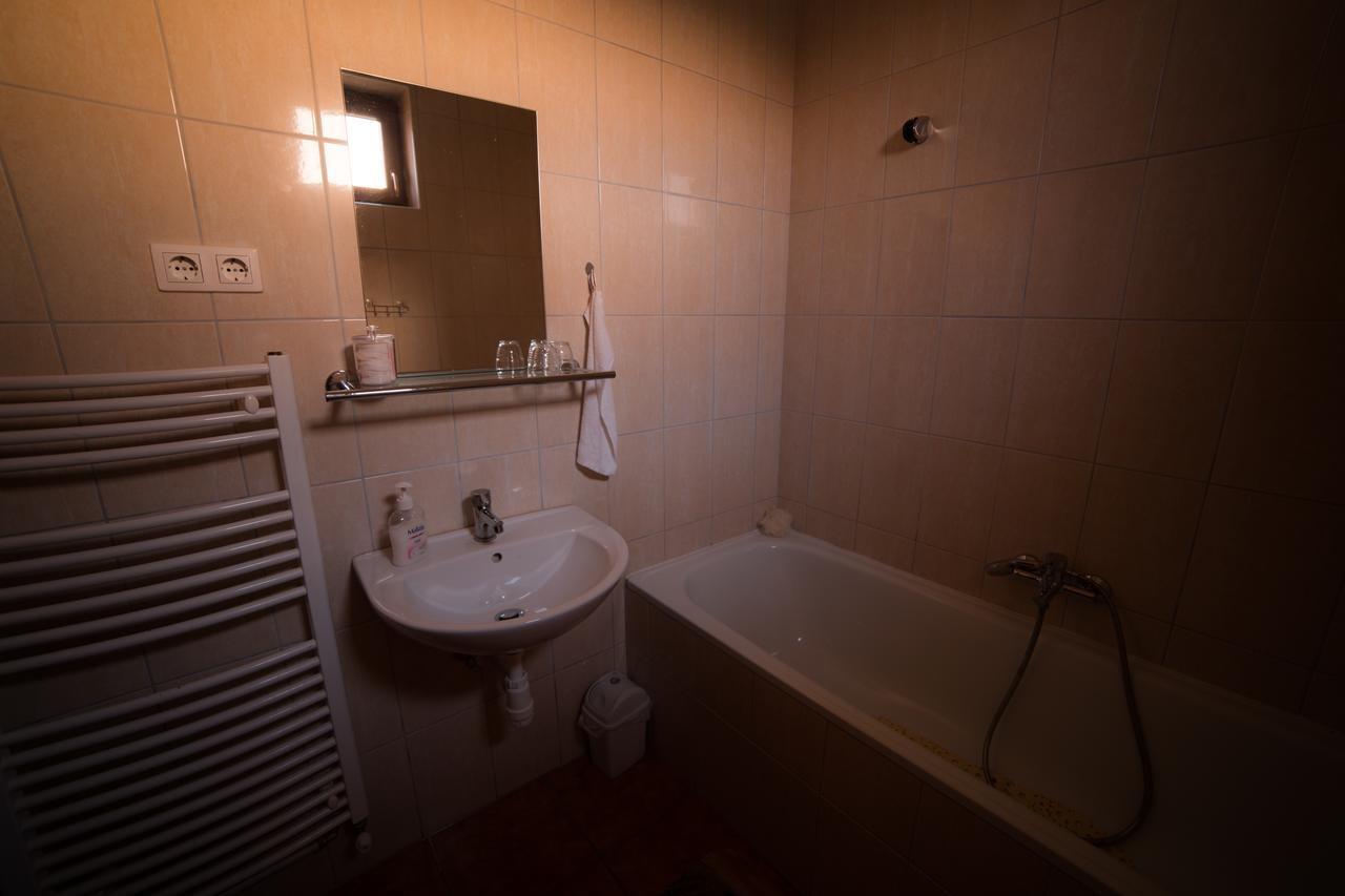Bibic Vendeghazak Hotel Nagybajom Buitenkant foto