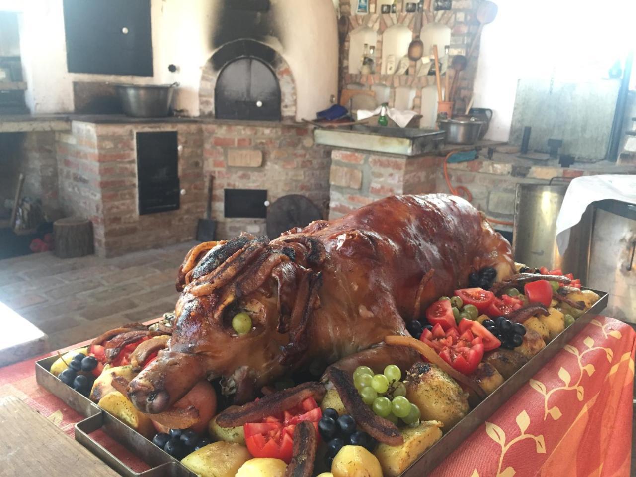 Bibic Vendeghazak Hotel Nagybajom Buitenkant foto