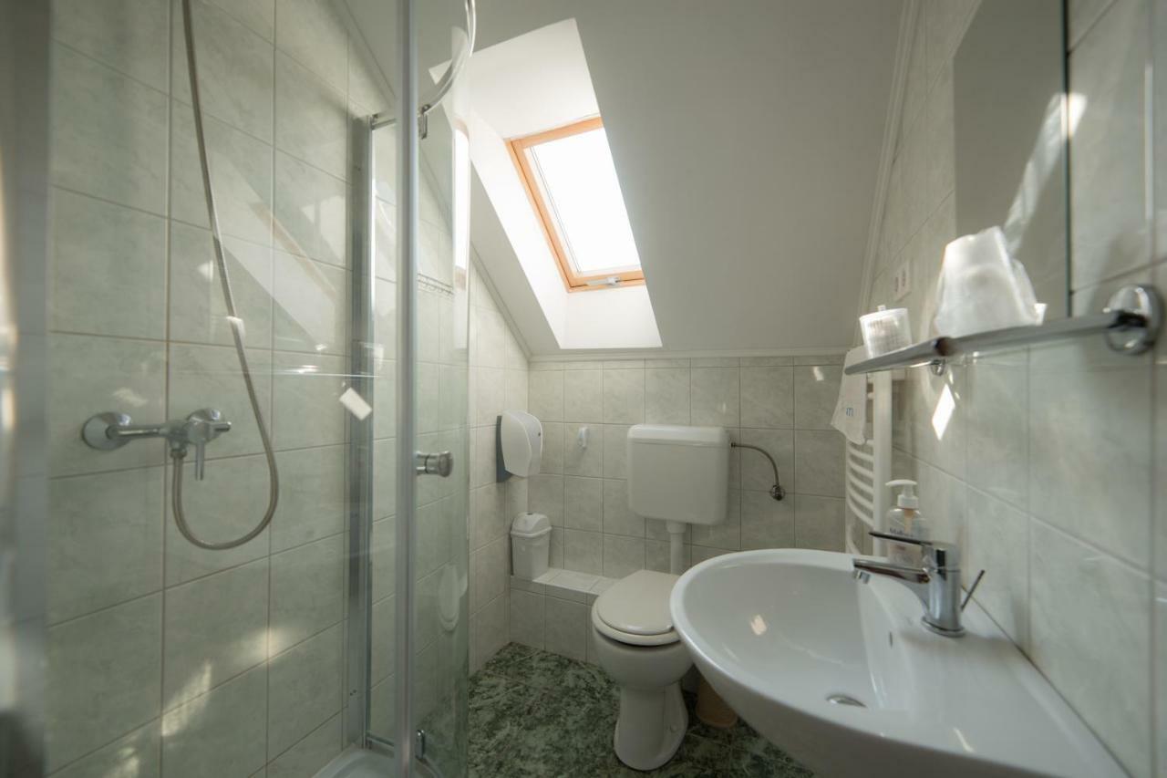 Bibic Vendeghazak Hotel Nagybajom Buitenkant foto