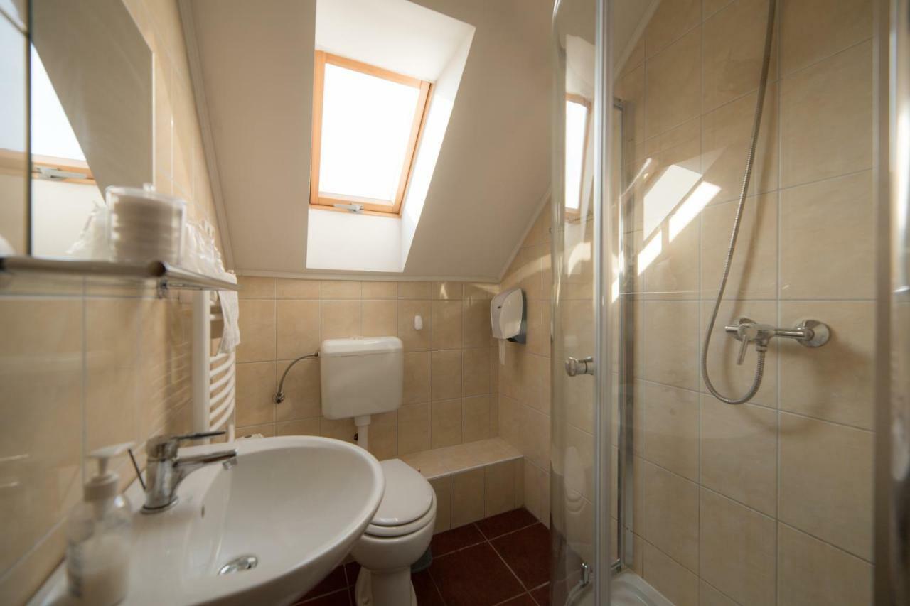 Bibic Vendeghazak Hotel Nagybajom Buitenkant foto