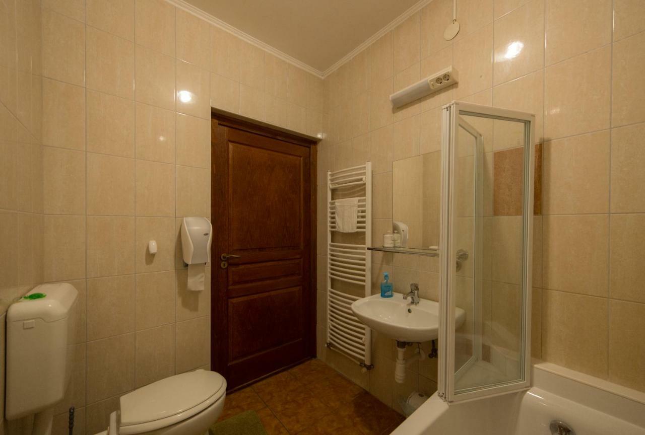 Bibic Vendeghazak Hotel Nagybajom Buitenkant foto